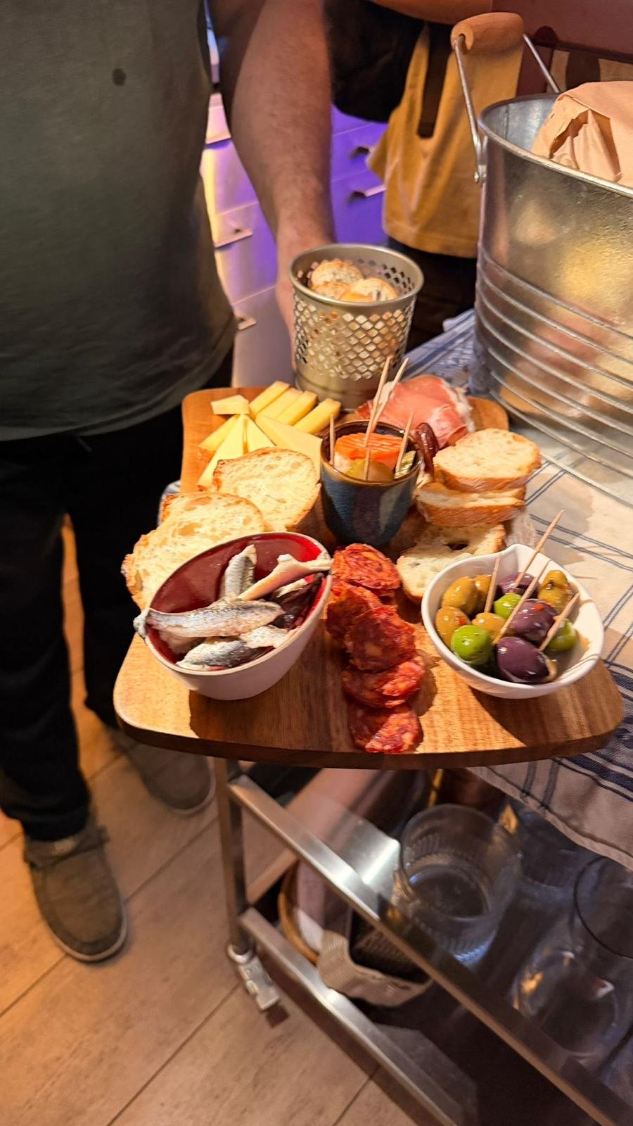 Planche d'olives & charcuterie